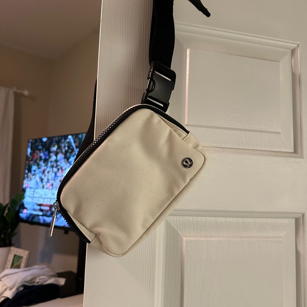 Lululemon white/beige Fanny pack